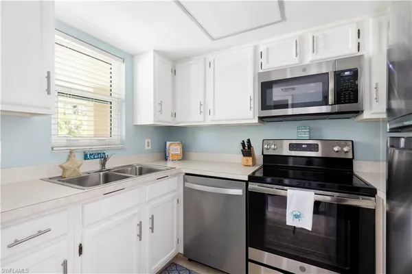 $369,000 | 87 North Collier Boulevard, Unit J18, Marco Island, FL 34145