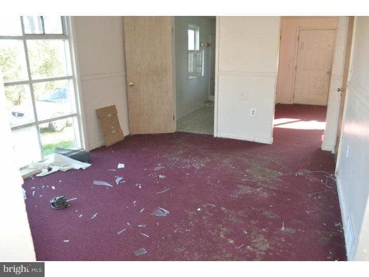 1226 Morgan Road Williamstown, NJ 08094 - Photo 21 of 25 Living Room