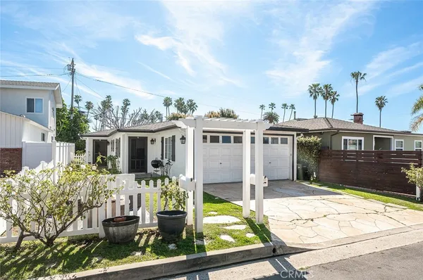 $1,549,999 | 145 Avenida Pelayo, San Clemente, CA 92672