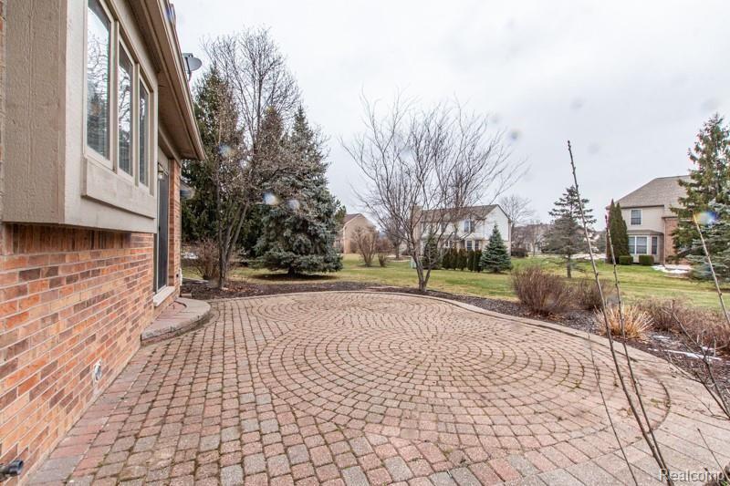 47955 Pavillon Road Canton, MI 48188 - Photo 9 of 53