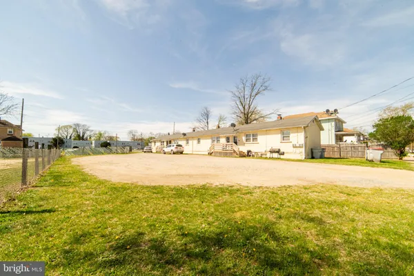 $1,400 | 323 West Peach Street, Unit B, Vineland, NJ 08360