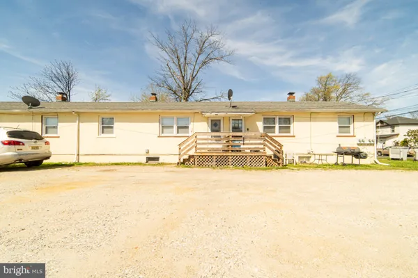 $1,400 | 323 West Peach Street, Unit B, Vineland, NJ 08360