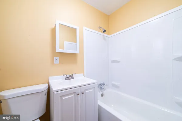 $1,400 | 323 West Peach Street, Unit B, Vineland, NJ 08360