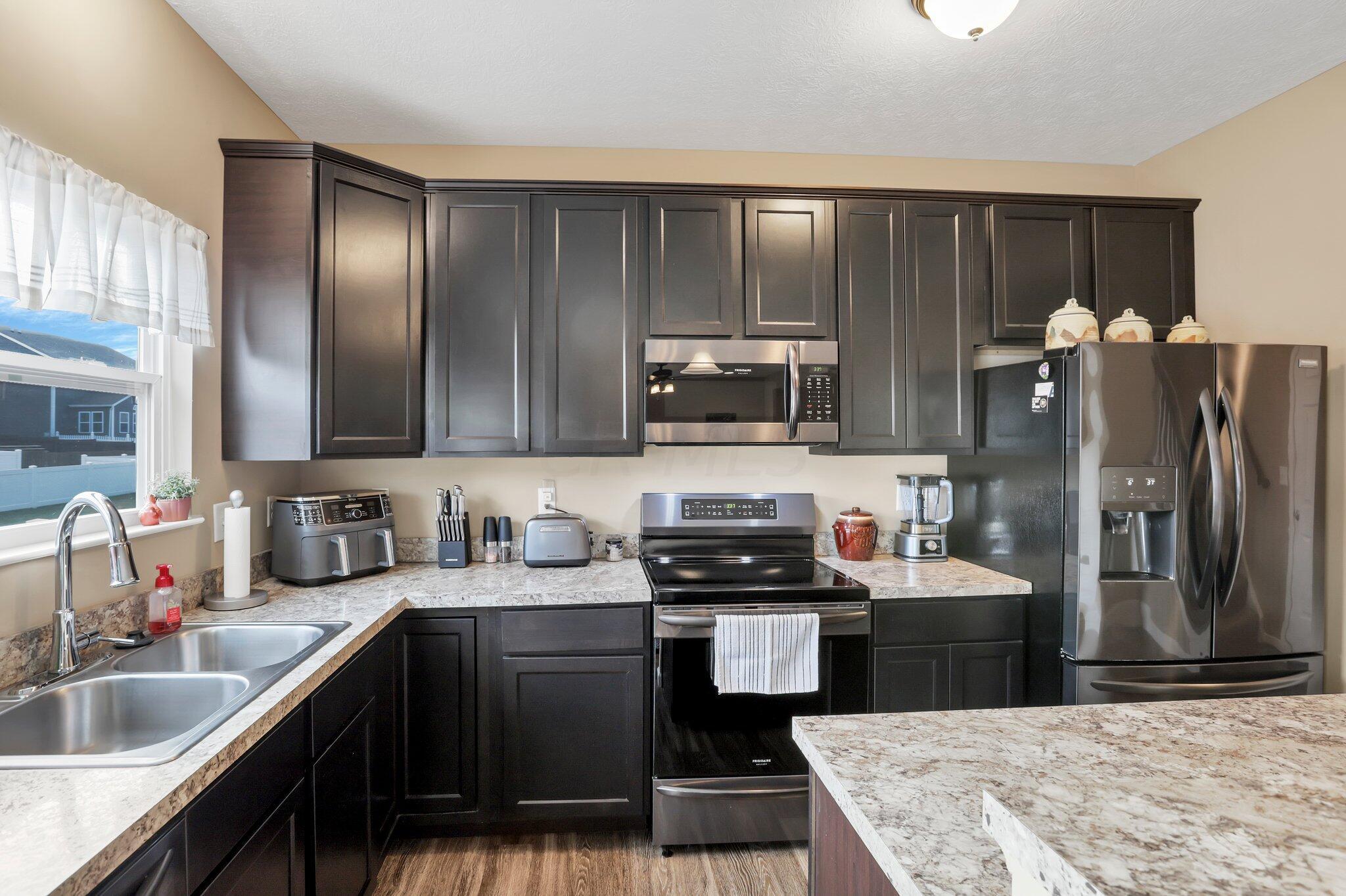 2556 Ridgeway Avenue Lancaster, OH 43130 - Photo 16 of 85 Kitchen