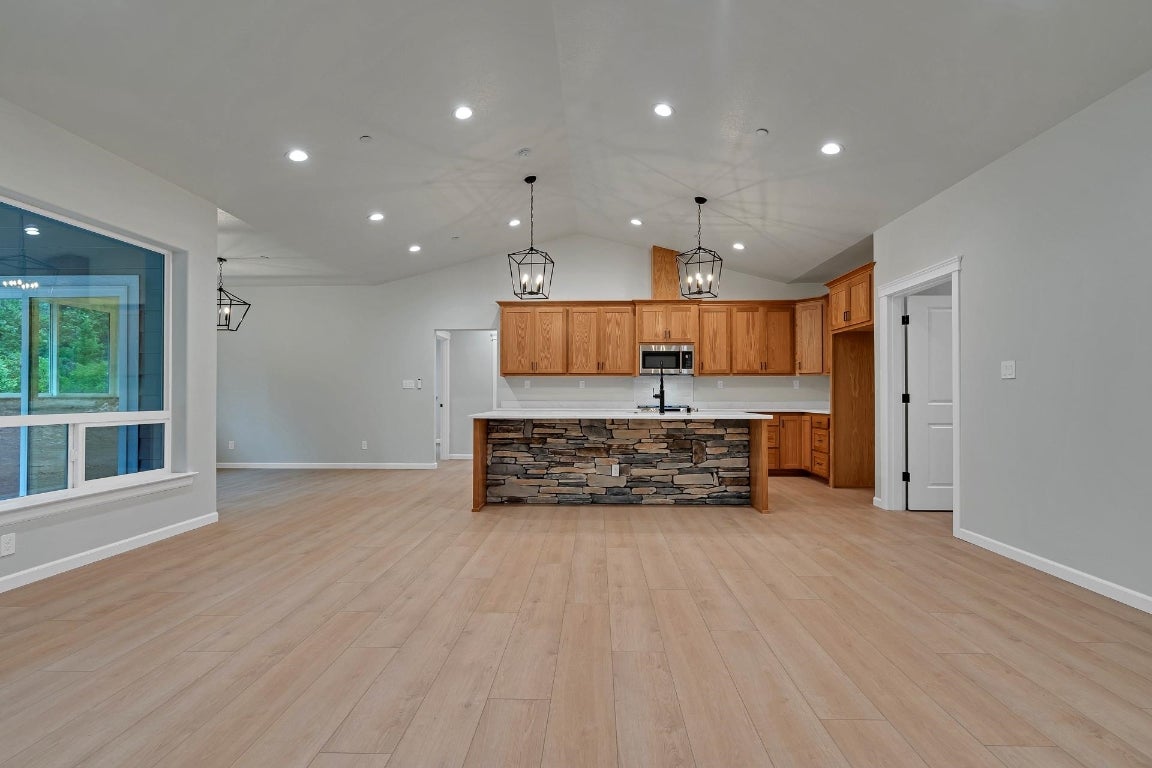 457 Skyview Road Mount Shasta, CA 96067 - Photo 13 of 44 Gallery Image 13