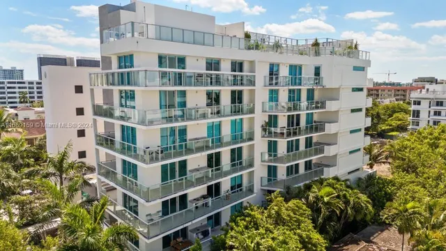 a view of a multi story building