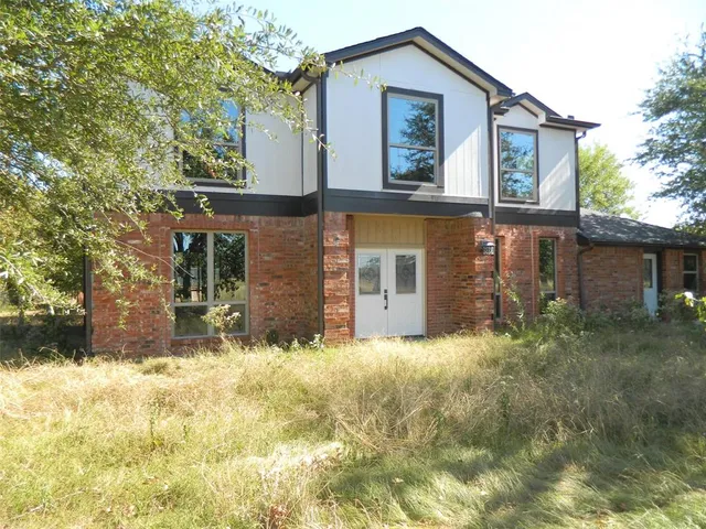 a front view of house with yard