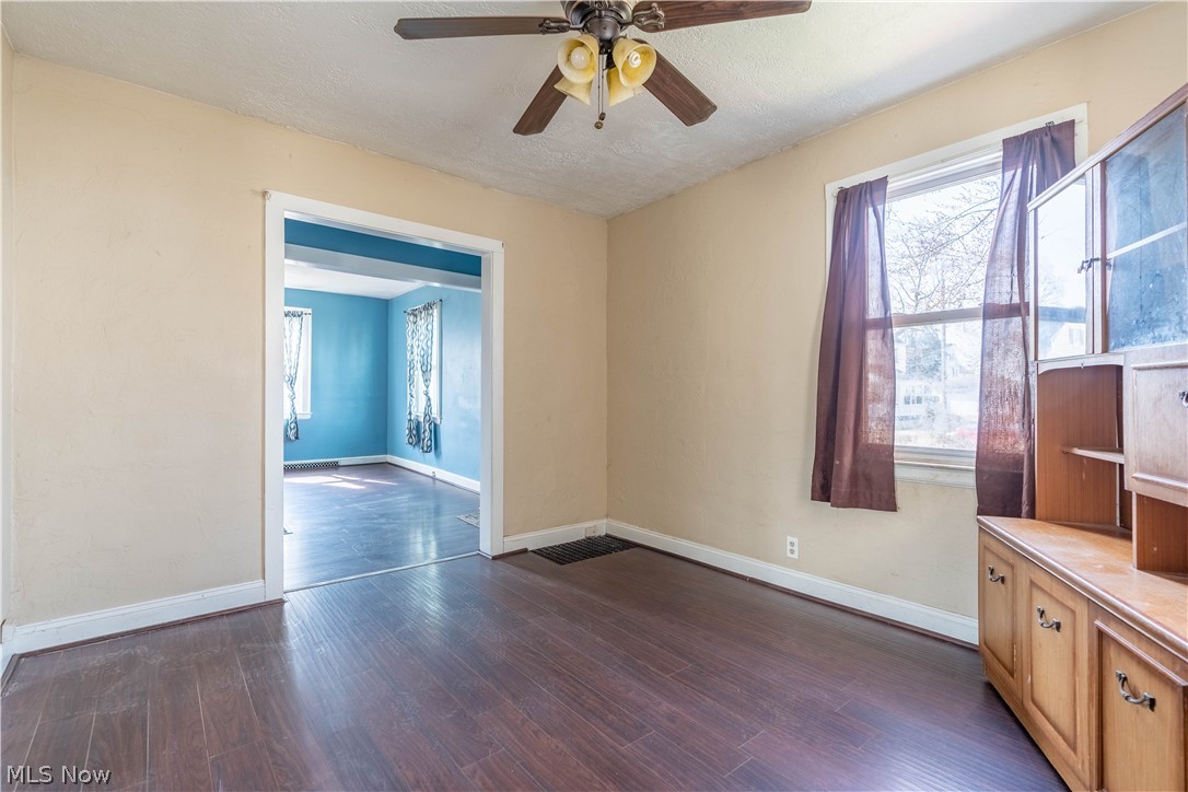 1360 Crescent Road Southwest Canton, OH 44710 - Photo 8 of 29