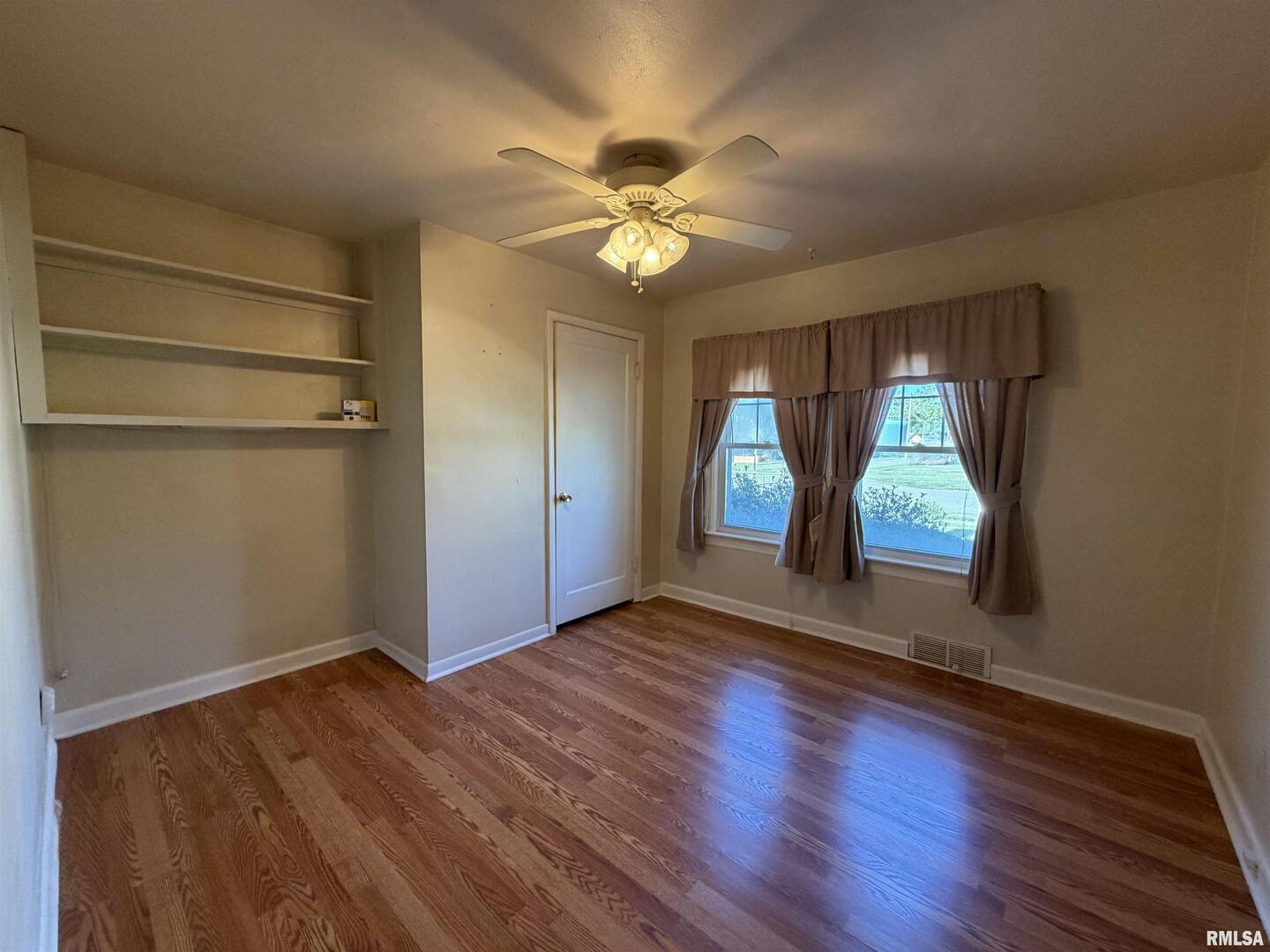 135 10th Street Carmi, IL 62821 - Photo 14 of 32