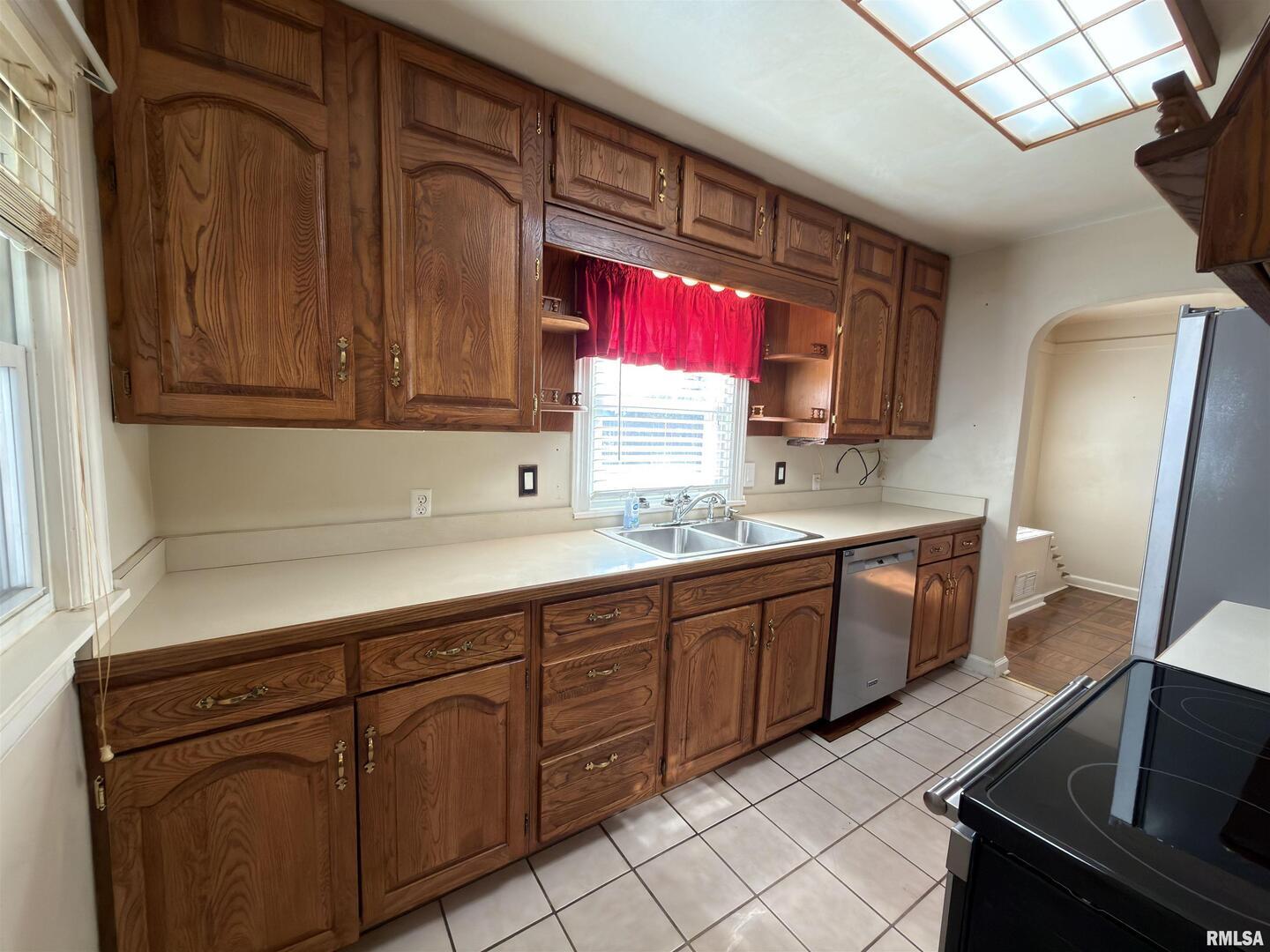 135 10th Street Carmi, IL 62821 - Photo 17 of 32