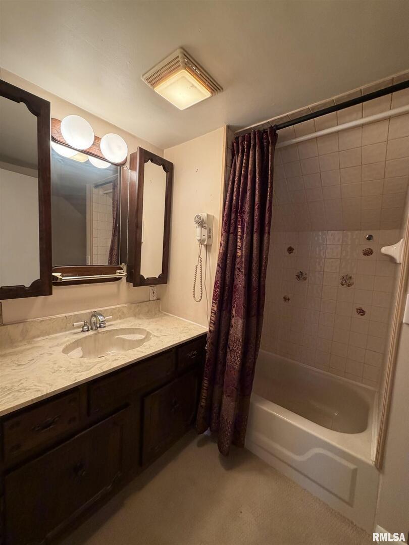 135 10th Street Carmi, IL 62821 - Photo 25 of 32