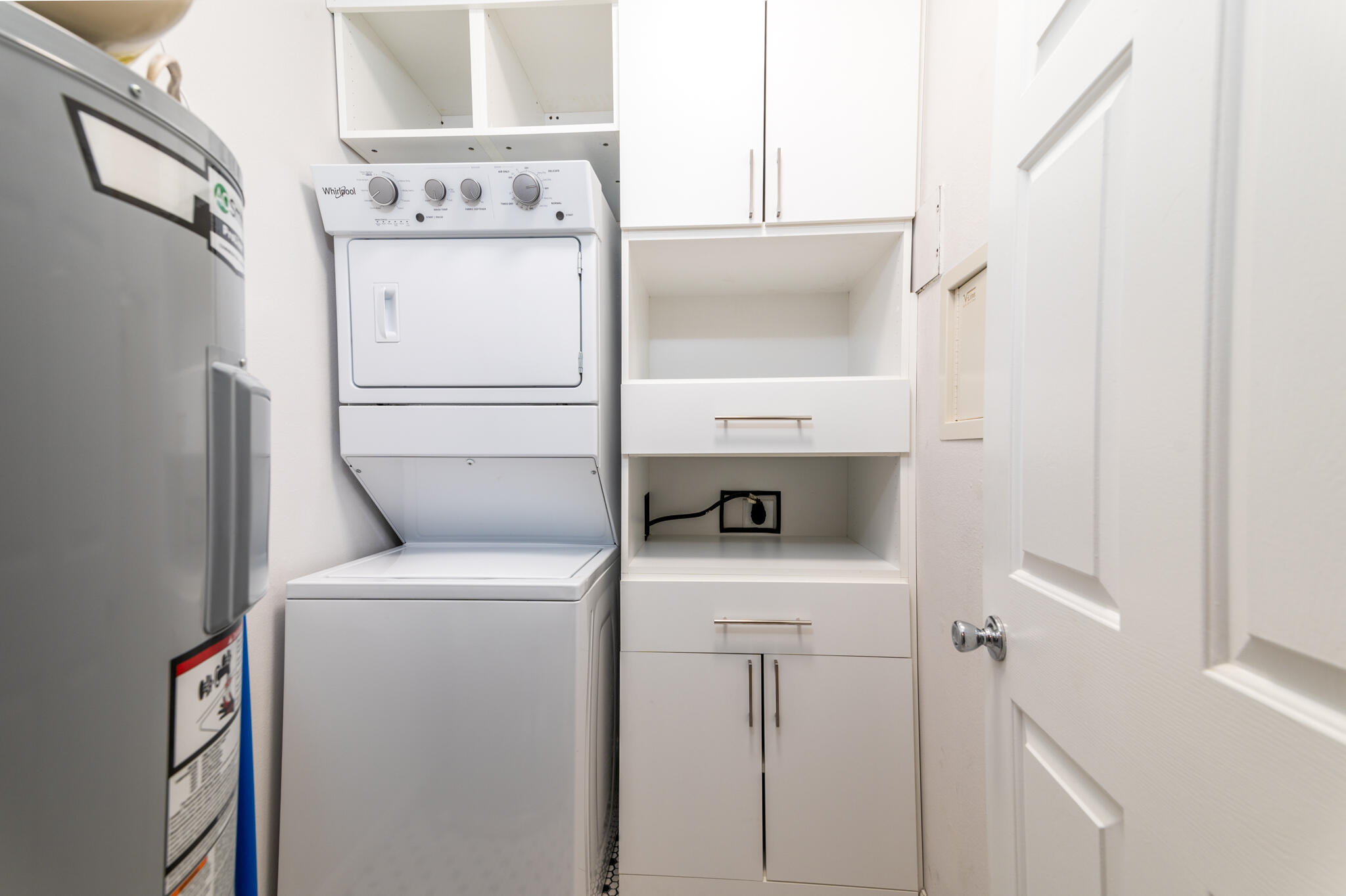 1711 Chatelain Way Mount Pleasant, SC 29464 - Photo 11 of 22 Laundry with custom built in cabinets