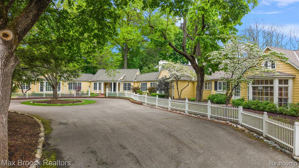 760 Lone Pine Road Bloomfield Hills, MI 48304 - Photo 2 of 65