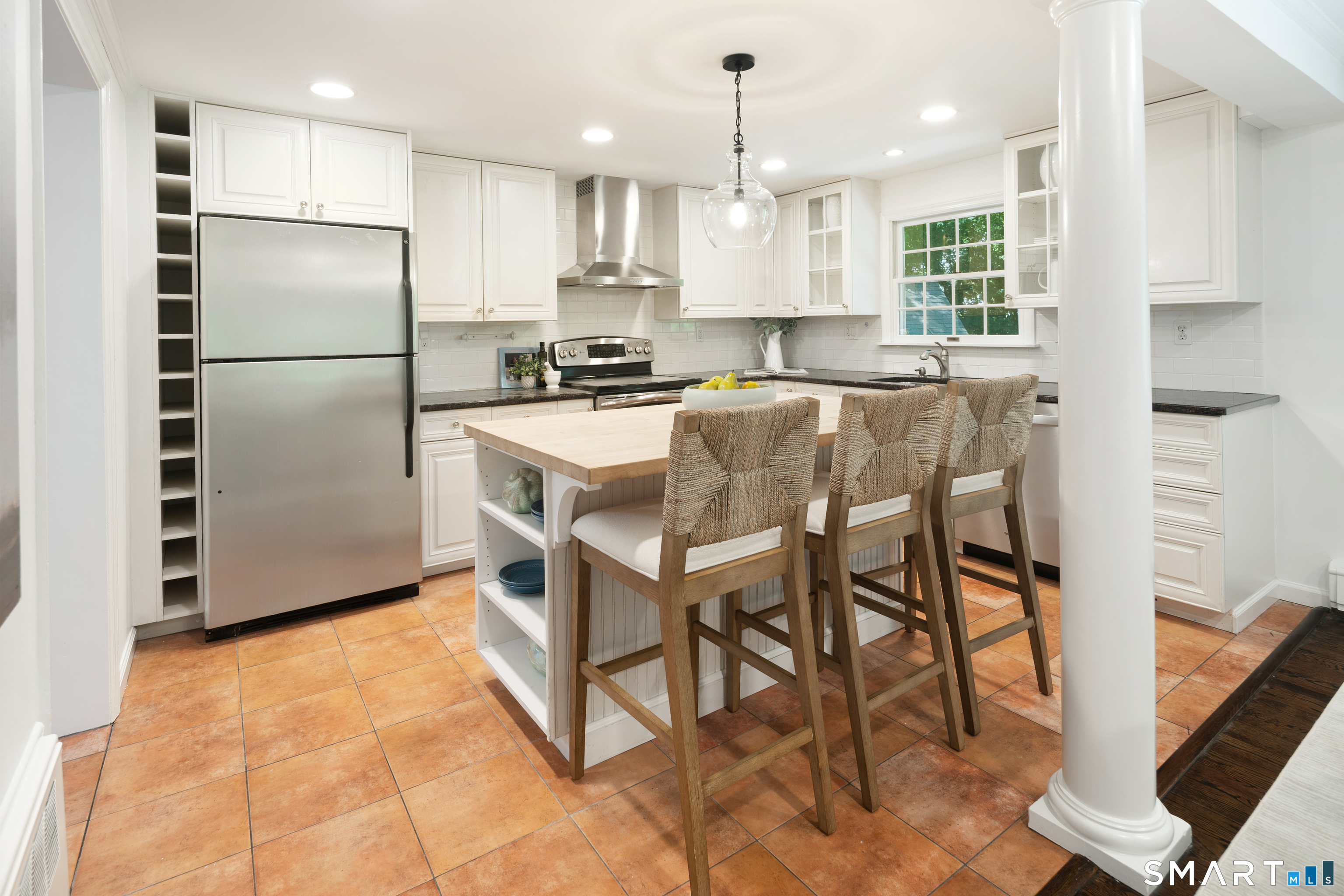 22 Powder Horn Road Norwalk, CT 06850 - Photo 7 of 37
