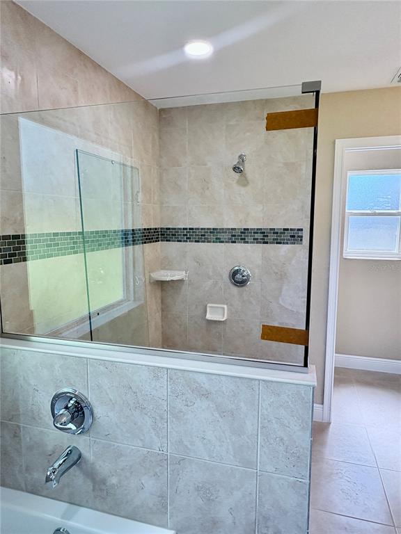 274 Southeast 34th Place Ocala, FL 34471 - Photo 49 of 97 a bathroom with a tub and shower