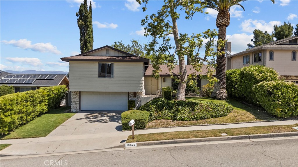 19627 Goldstream Way Newhall, CA 91321 - Photo 1 of 1 Gallery Image 1