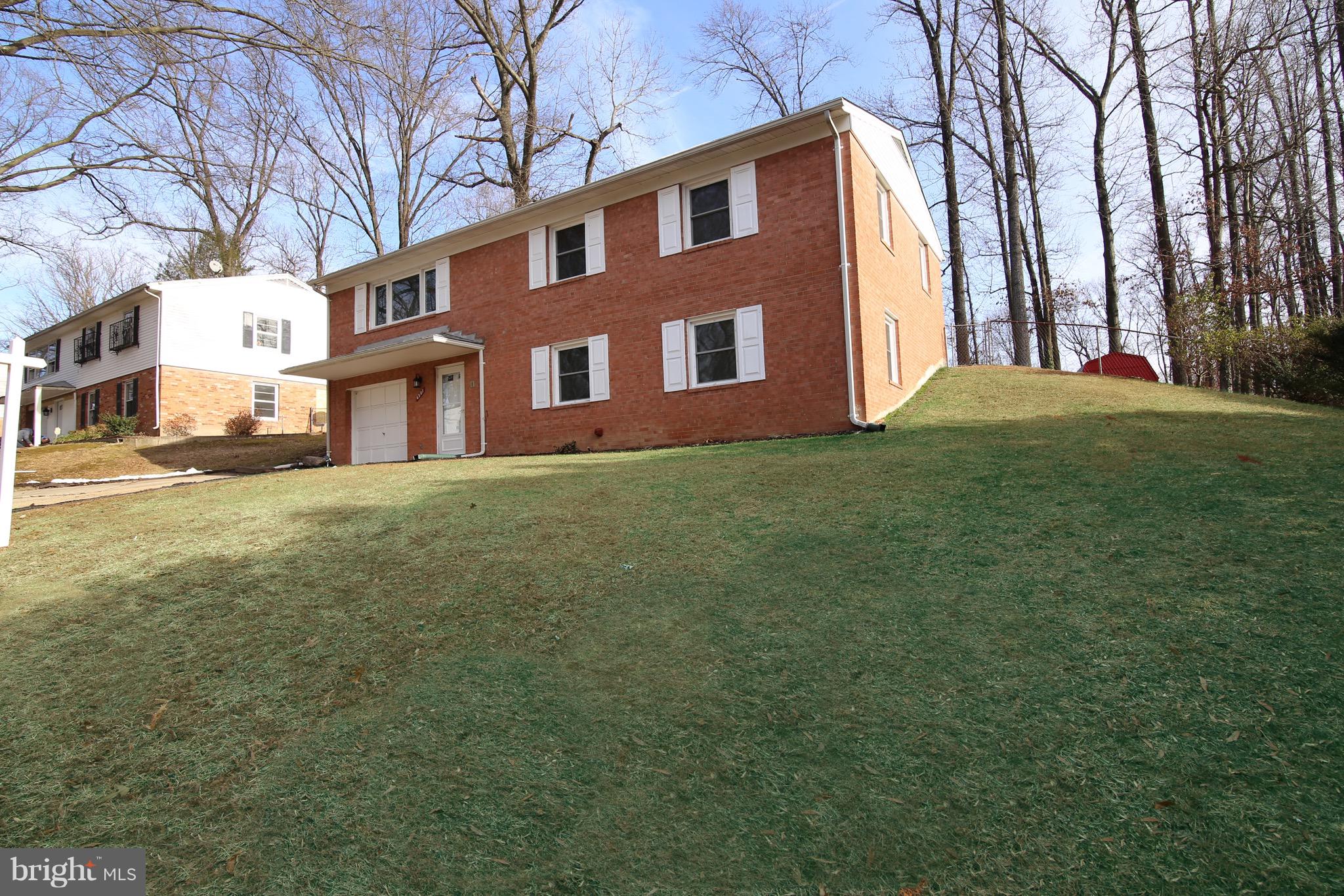 6501 Rivington Road Springfield, VA 22152 - Photo 2 of 30 Large Front Yard