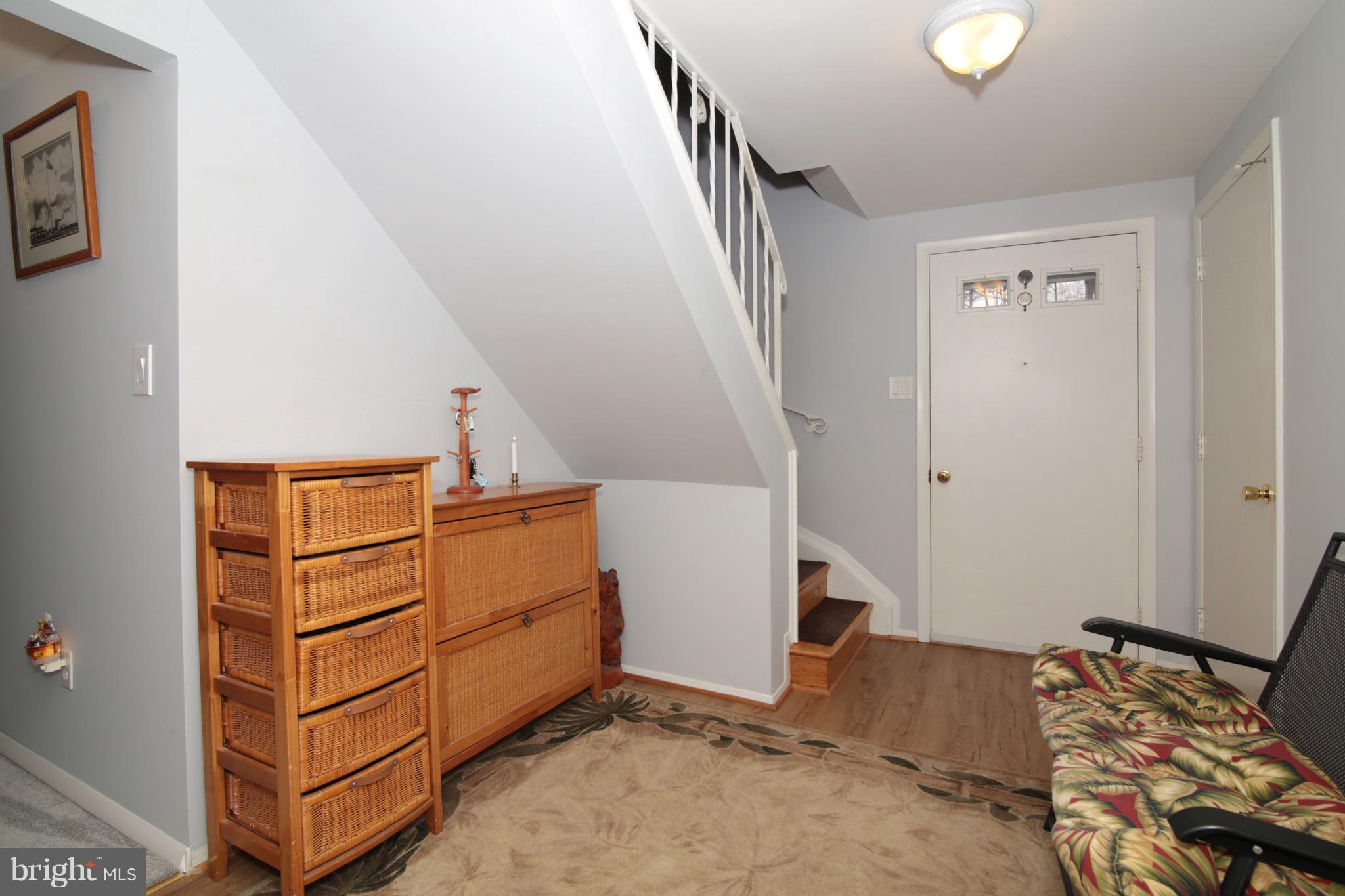 6501 Rivington Road Springfield, VA 22152 - Photo 4 of 30 Foyer
