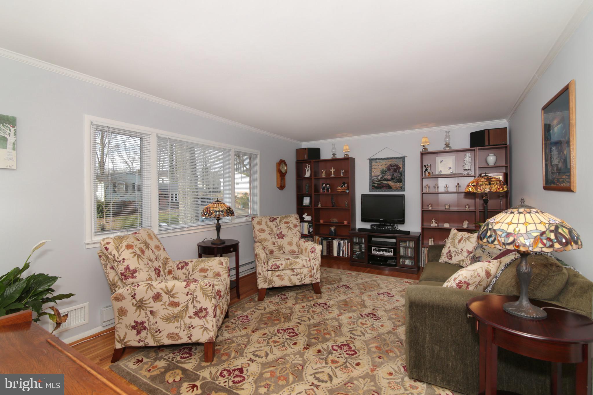 6501 Rivington Road Springfield, VA 22152 - Photo 5 of 30 Living Room