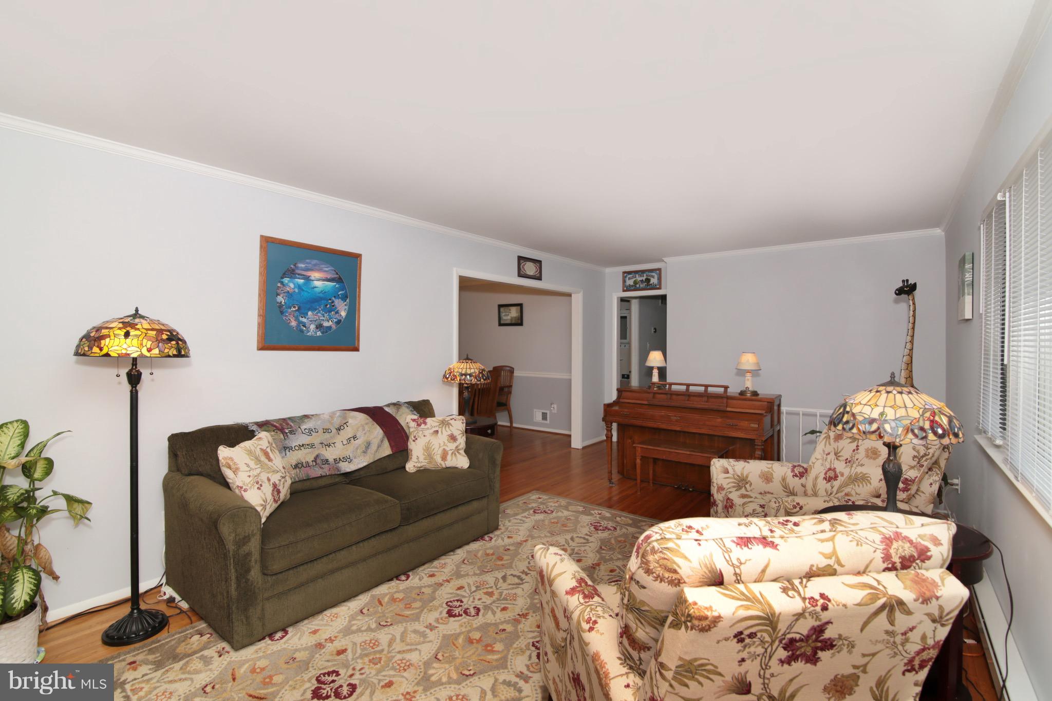 6501 Rivington Road Springfield, VA 22152 - Photo 6 of 30 Living Room