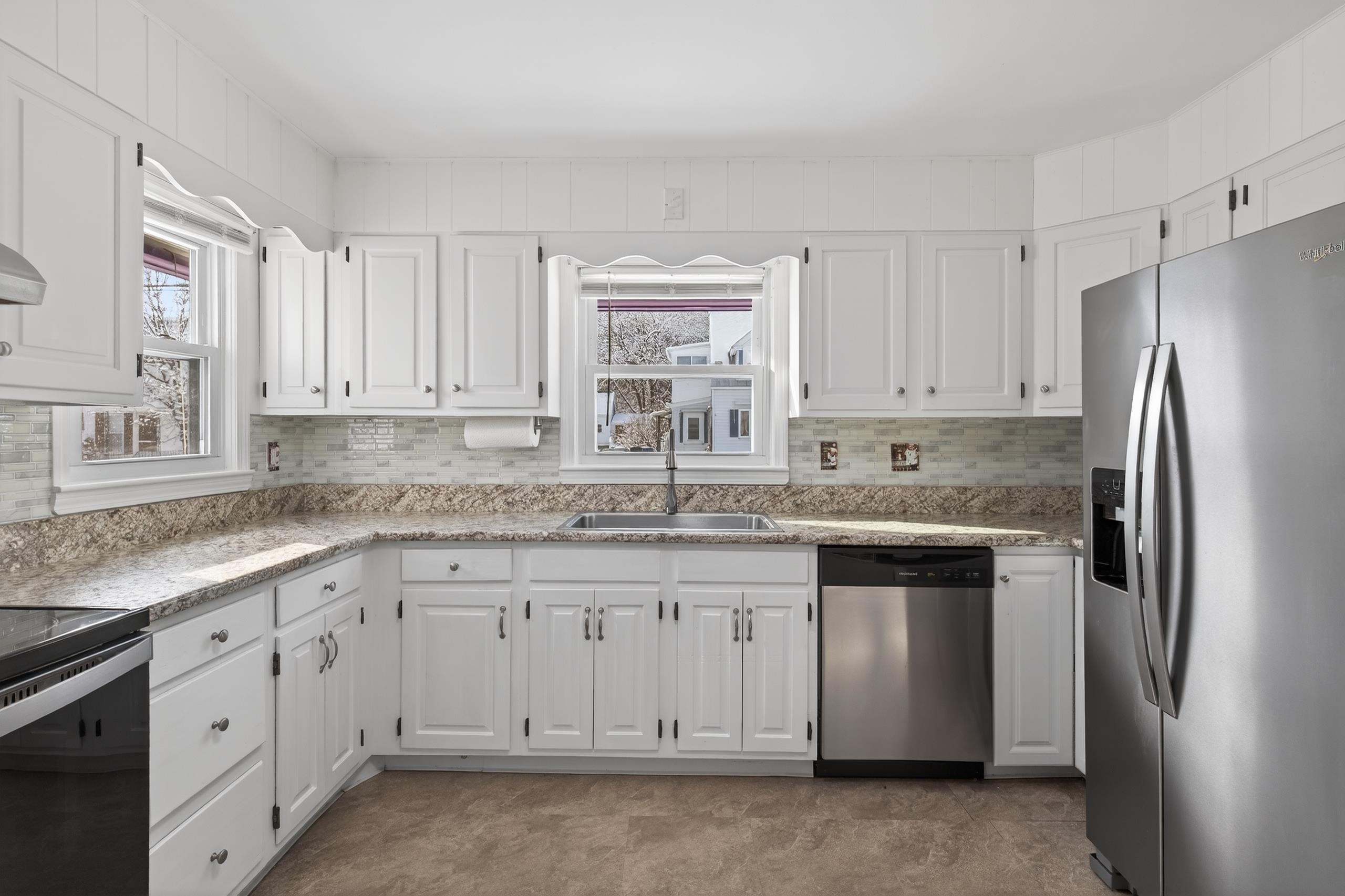 311 Thornton Street Manchester, NH 03102 - Photo 6 of 22