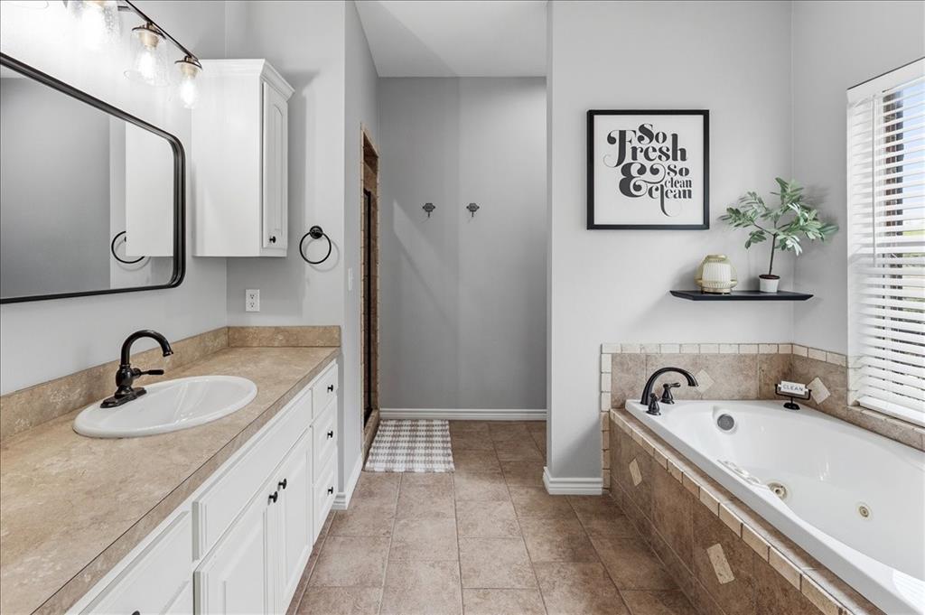 112 Mylea Lane Weatherford, TX 76087 - Photo 15 of 35