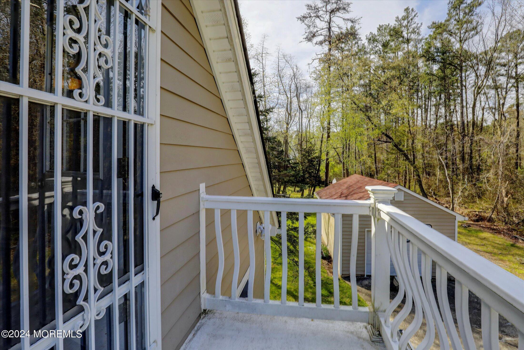 710 Freehold Road Jackson, NJ 08527 - Photo 23 of 46 17-Balcony