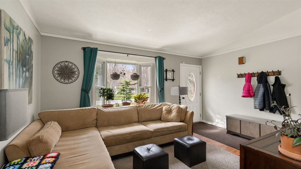 5849 Squires Road Jackson, MI 49201 - Photo 4 of 38 Photo 4