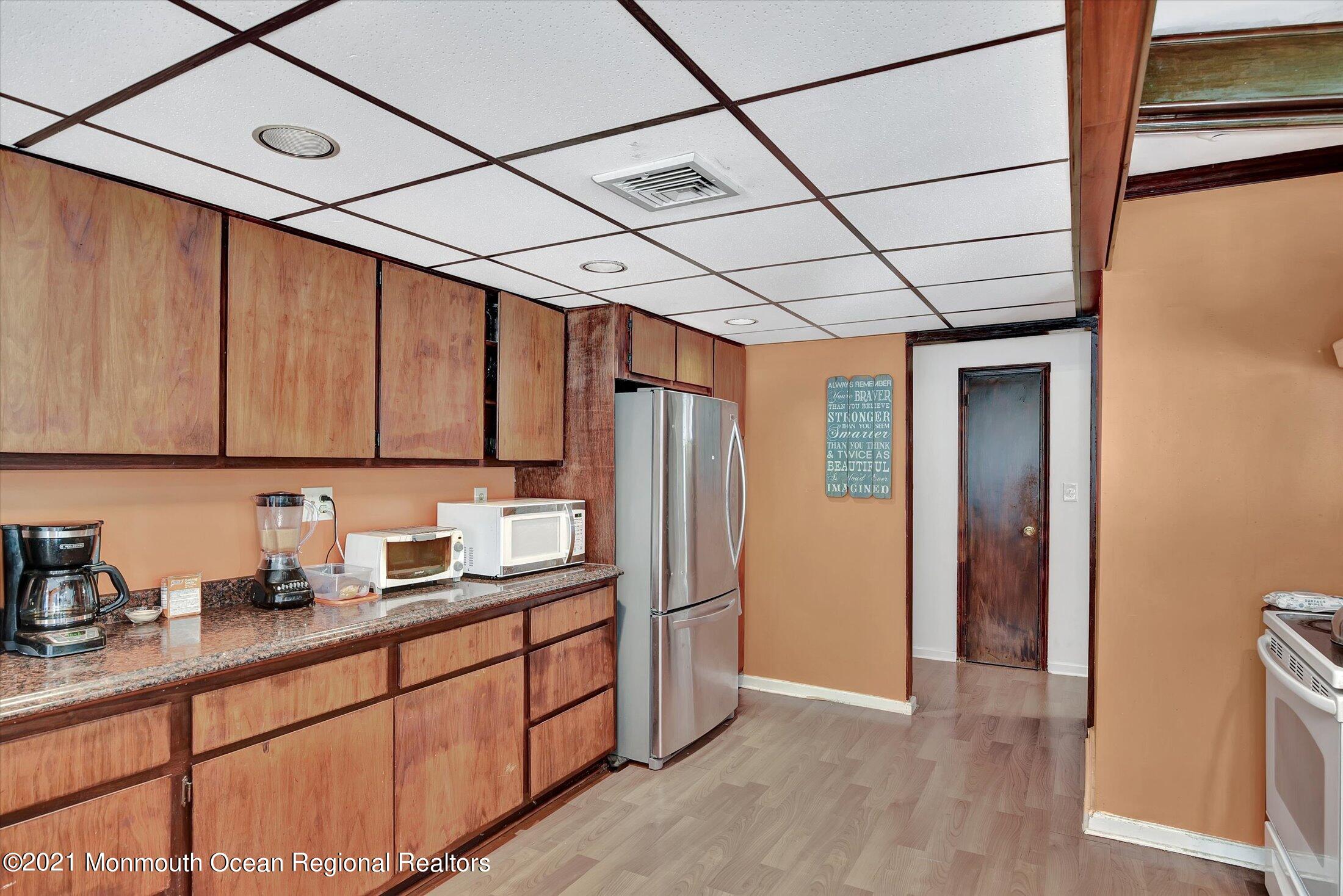 275 Fairfield Road Freehold, NJ 07728 - Photo 8 of 37 11-Kitchen