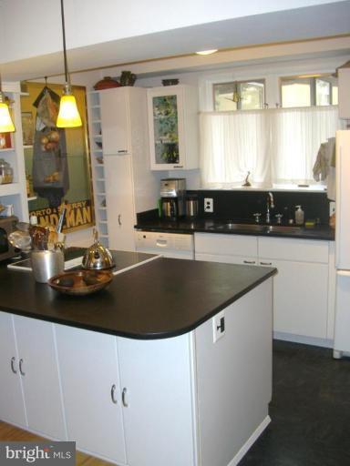 9 Ridge Road, Unit J Greenbelt, MD 20770 - Photo 4 of 12 Kitchen