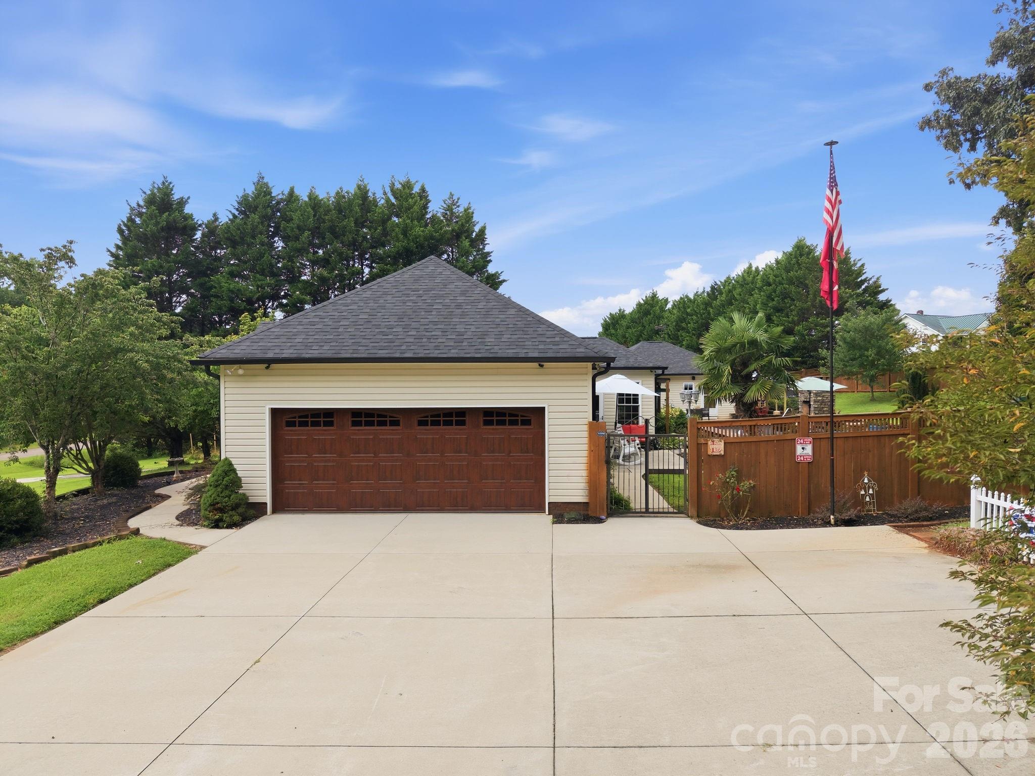 359 Huffstetler Lake Road Dallas, NC 28034 - Photo 4 of 48 Gallery Image 4