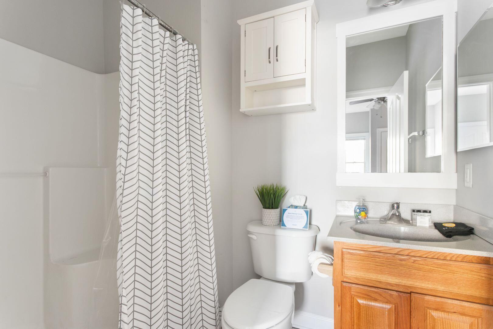979 Bay Tree Circle, Unit 102 Mount Pleasant, SC 29464 - Photo 7 of 14 1st Floor Bath