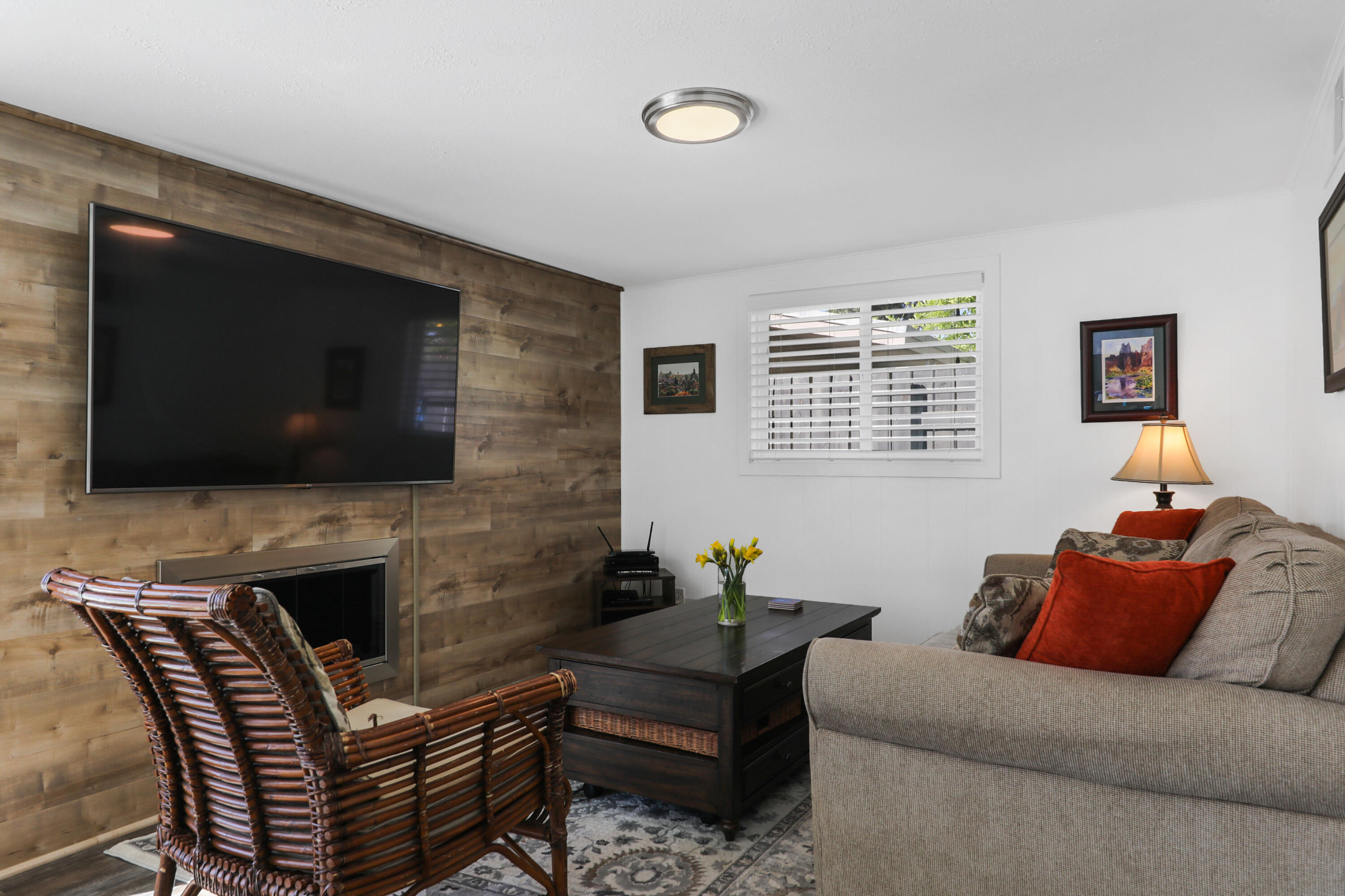 70171 Chappel Road Rancho Mirage, CA 92270 - Photo 17 of 38 a living room with furniture and a flat screen tv