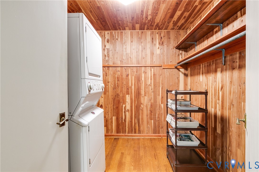 10475 Cherokee Road Richmond, VA 23235 - Photo 38 of 74 Laundry area featuring wood plank wall and ceiling
