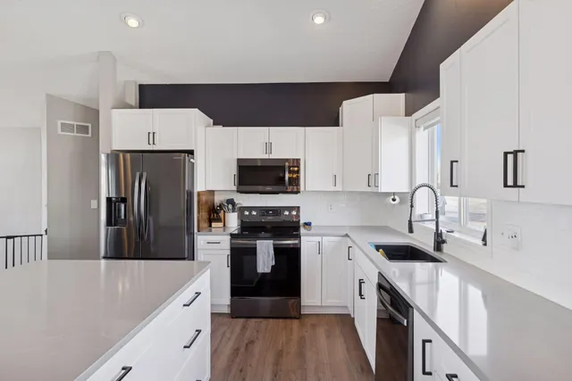 $374,900 | 1546 Mallard Avenue, Baldwin, WI 54002