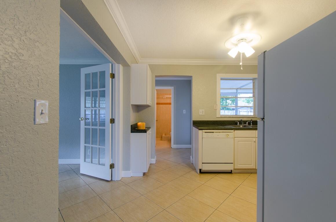 283 Southwest 2nd Street Boca Raton, FL 33432 - Photo 11 of 25 image