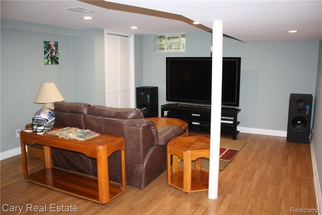 2275 Oxford Road Berkley, MI 48072 - Photo 36 of 40 IMG_4388.JPG
