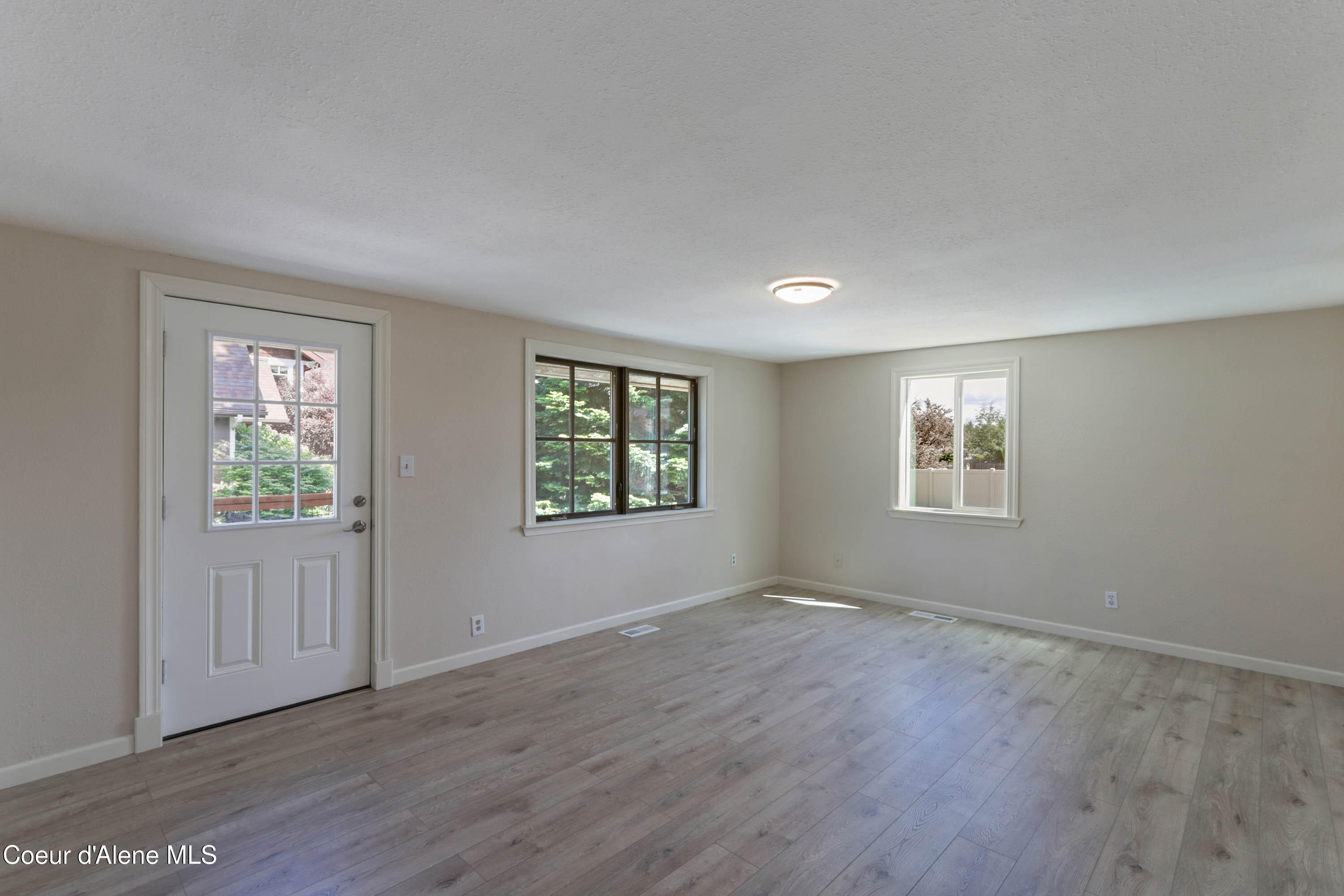 632 Roberson Way Sandpoint, ID 83864 - Photo 10 of 29 IMG_5909