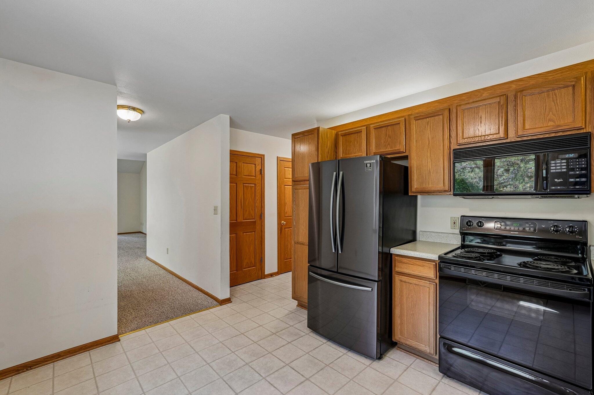 7017 West Hummingbird Court Milwaukee, WI 53223 - Photo 9 of 38 Kitchen