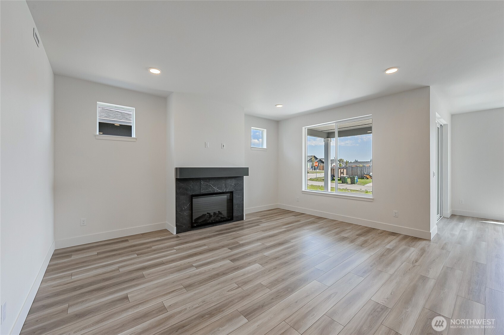 402 Pagget Avenue Winlock, WA 98596 - Photo 11 of 36 an empty room with windows and a fireplace