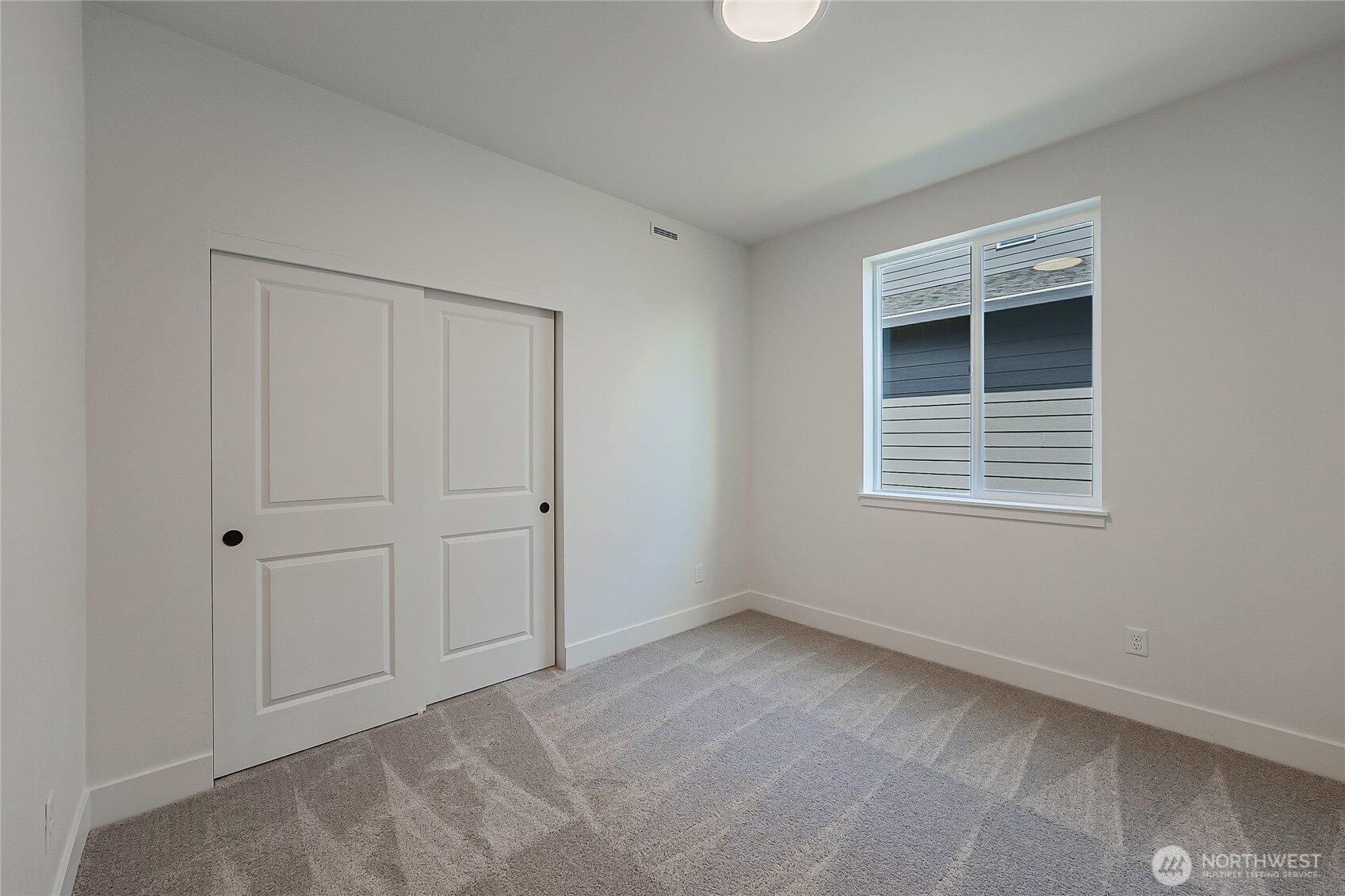 402 Pagget Avenue Winlock, WA 98596 - Photo 20 of 36 a view of an empty room with a window