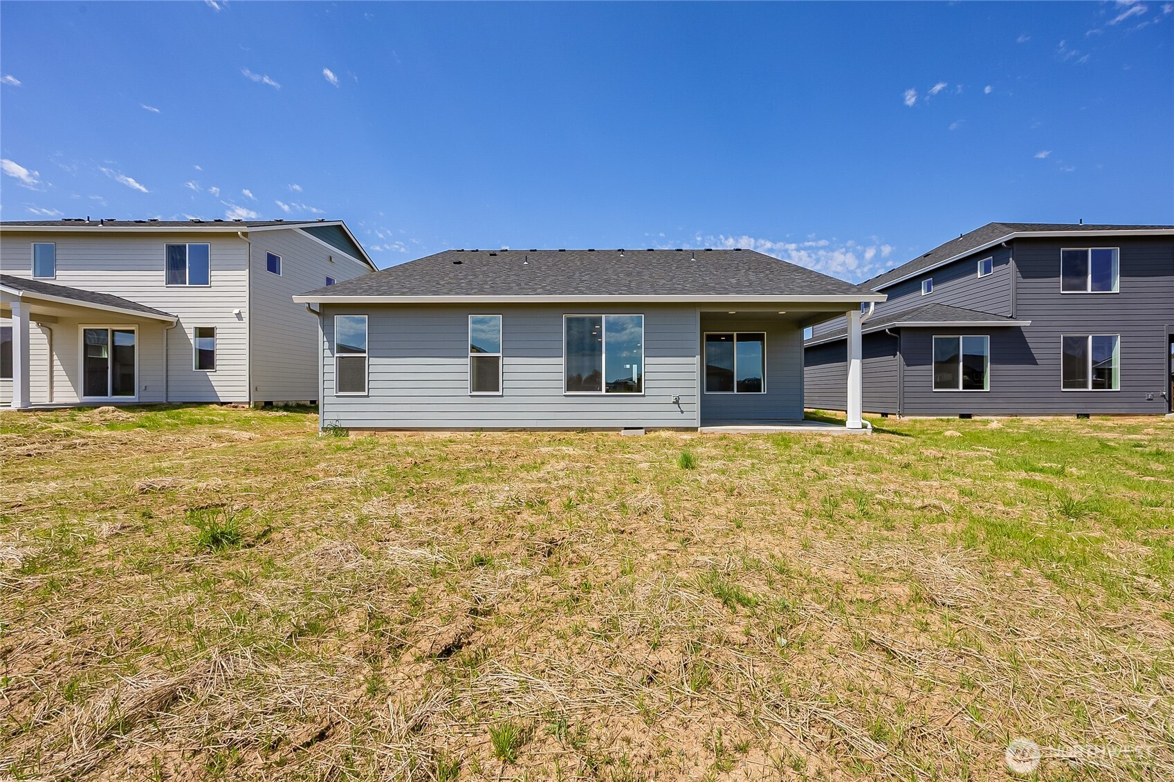 402 Pagget Avenue Winlock, WA 98596 - Photo 32 of 36 a front view of a house with swimming pool