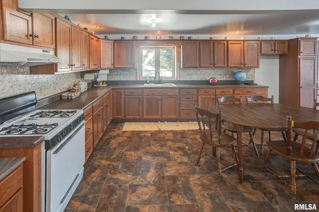 $422,000 | 1548 Koehn Road, Rockwood, IL 62280