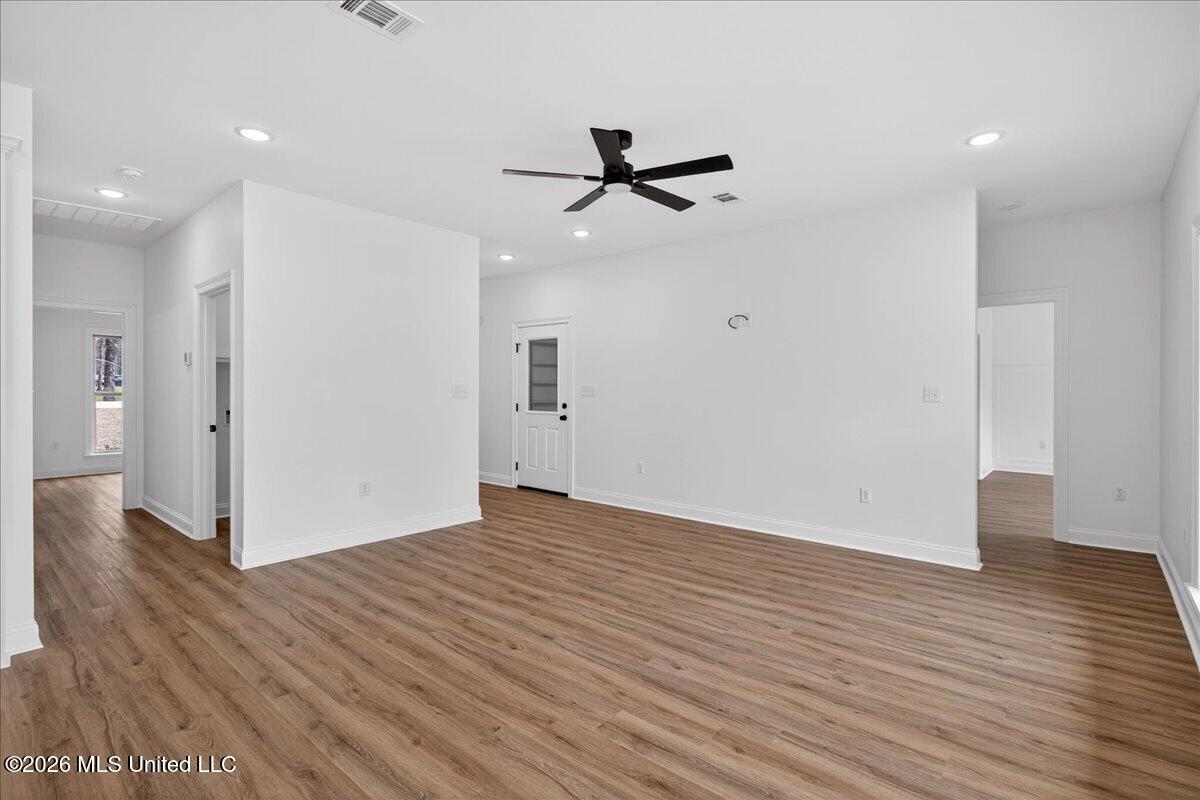 5 Bounds Road Sumrall, MS 39482 - Photo 4 of 23 Living Room