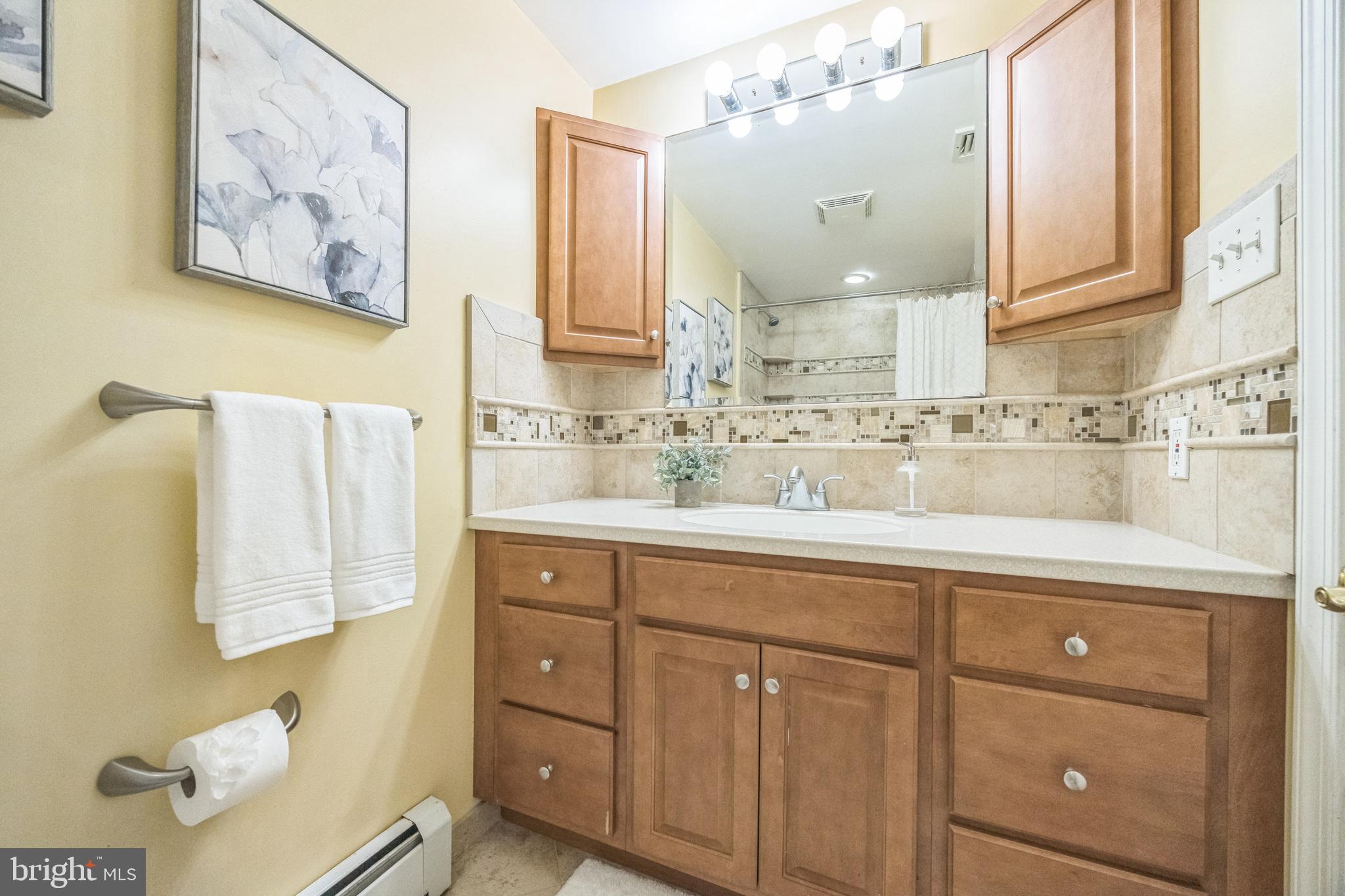 115 West Possum Hollow Road Wallingford, PA 19086 - Photo 26 of 34 Full Hall Bath