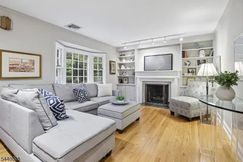 $899,000 | 31 Knollwood Avenue, Madison, NJ 07940