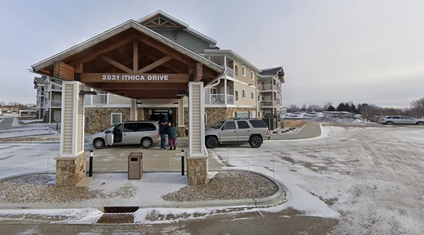 a view of a house with backyard