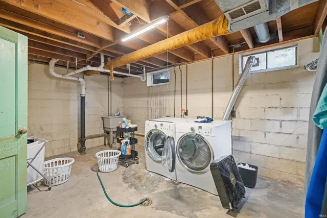 $260,000 | 130 Westmoreland Drive West, Kokomo, IN 46901