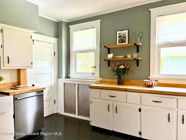 $4,000 | 590 Highway 23B, Hudson, NY 12534