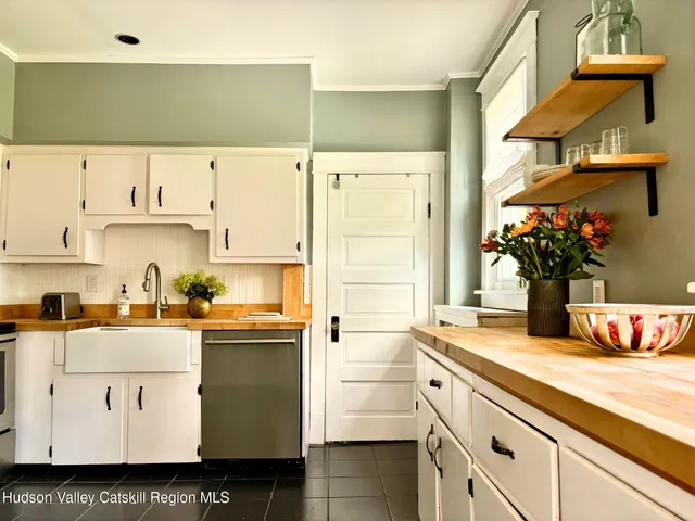 $4,000 | 590 Highway 23B, Hudson, NY 12534